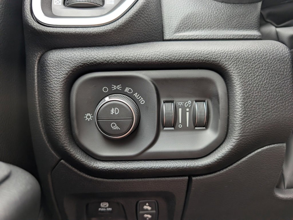 New 2026 RAM 1500 4x4 Crew Cab image 36