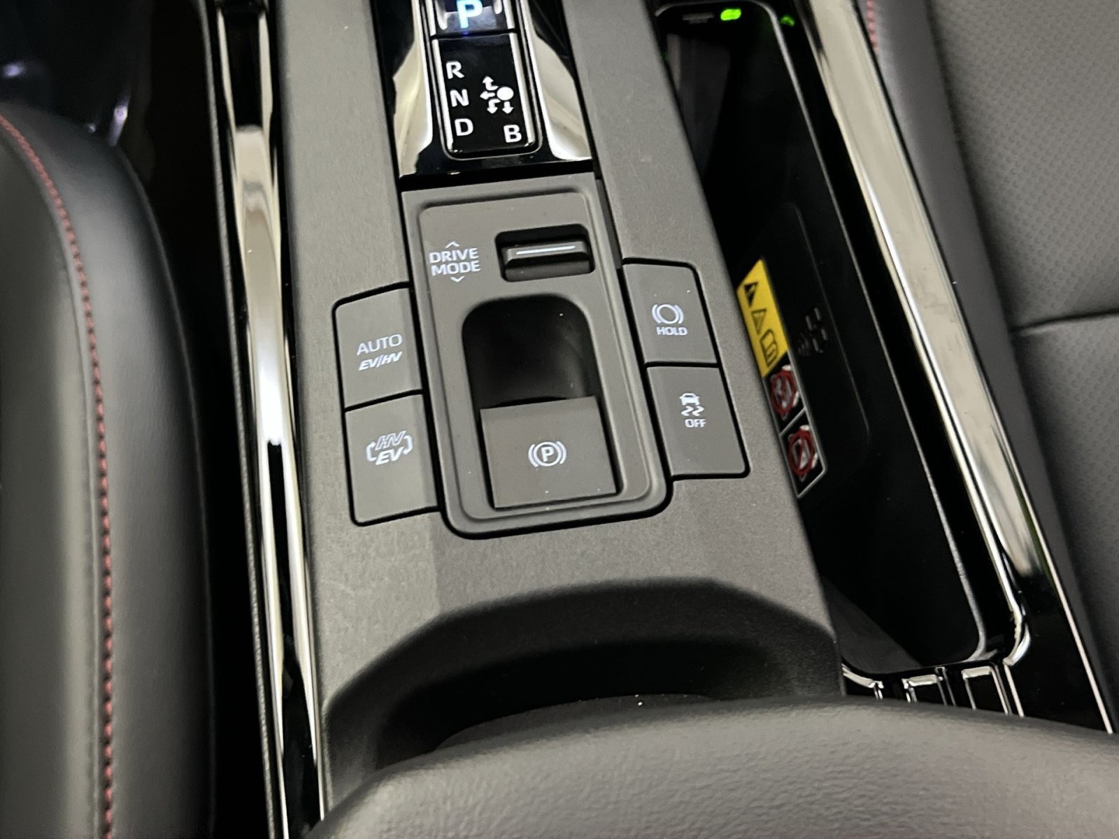 Used 2026 Toyota Prius Plug-In Hybrid FWD image 31