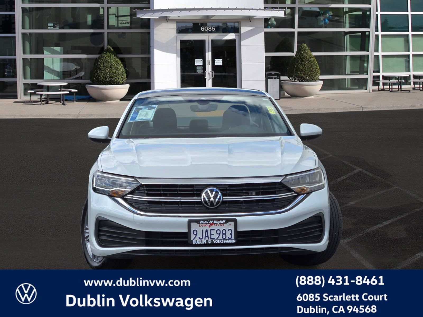 Certified 2023 Volkswagen Jetta SE w/ Panoramic Sunroof Package FWD image 2