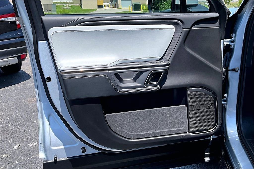 Used 2024 Rivian R1S Adventure AWD/4WD image 22