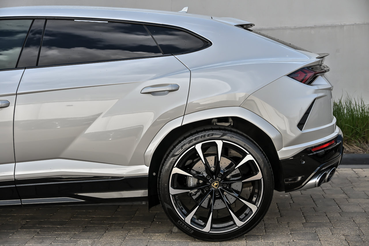 Used 2022 Lamborghini Urus AWD/4WD image 13