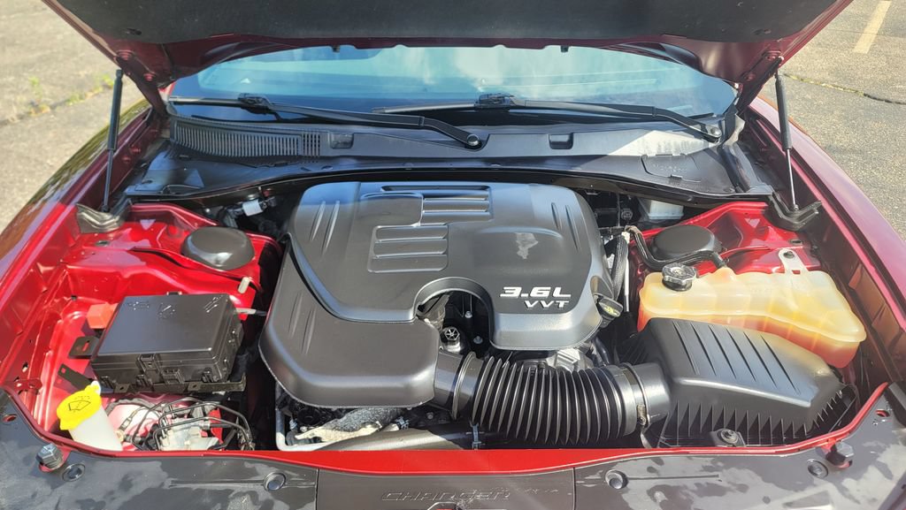 Used 2021 Dodge Charger SXT w/ Leather Interior Group RWD image 17