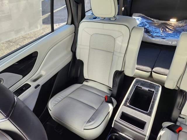 New 2026 Lincoln Aviator Black Label w/ Jet Appearance Package image 13