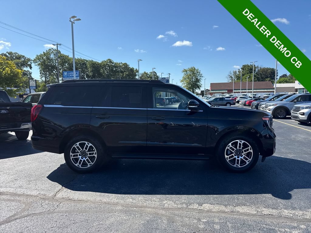 Used 2025 Ford Expedition Active AWD/4WD image 5
