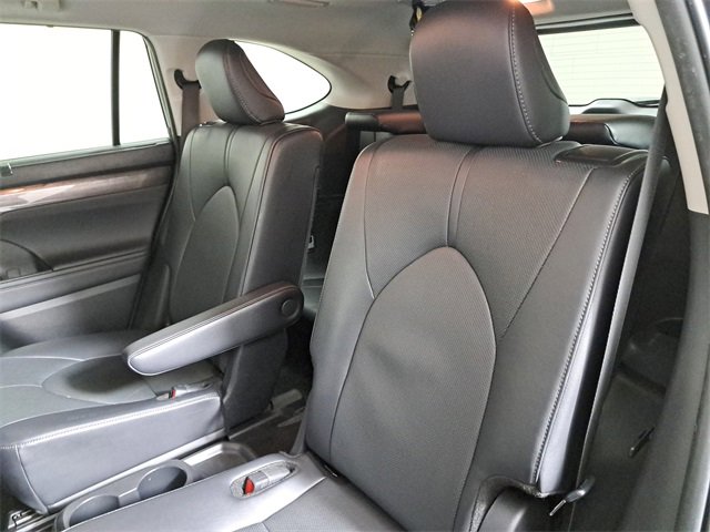 Used 2024 Toyota Highlander Limited image 13