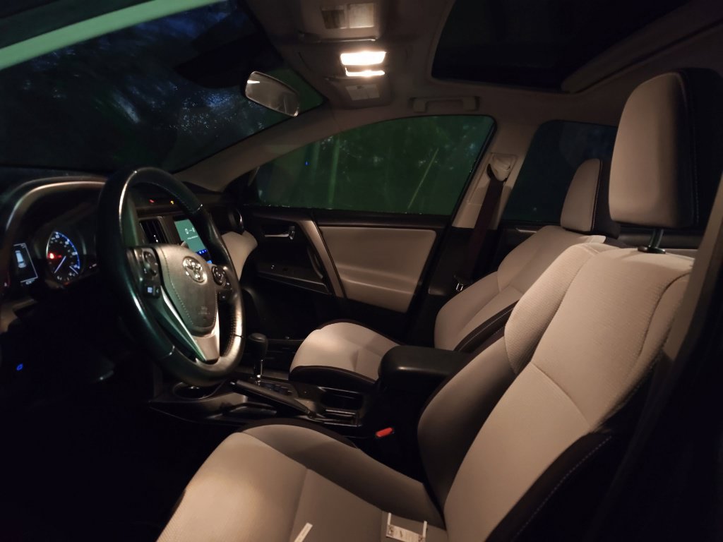Used 2018 Toyota RAV4 XLE FWD image 6