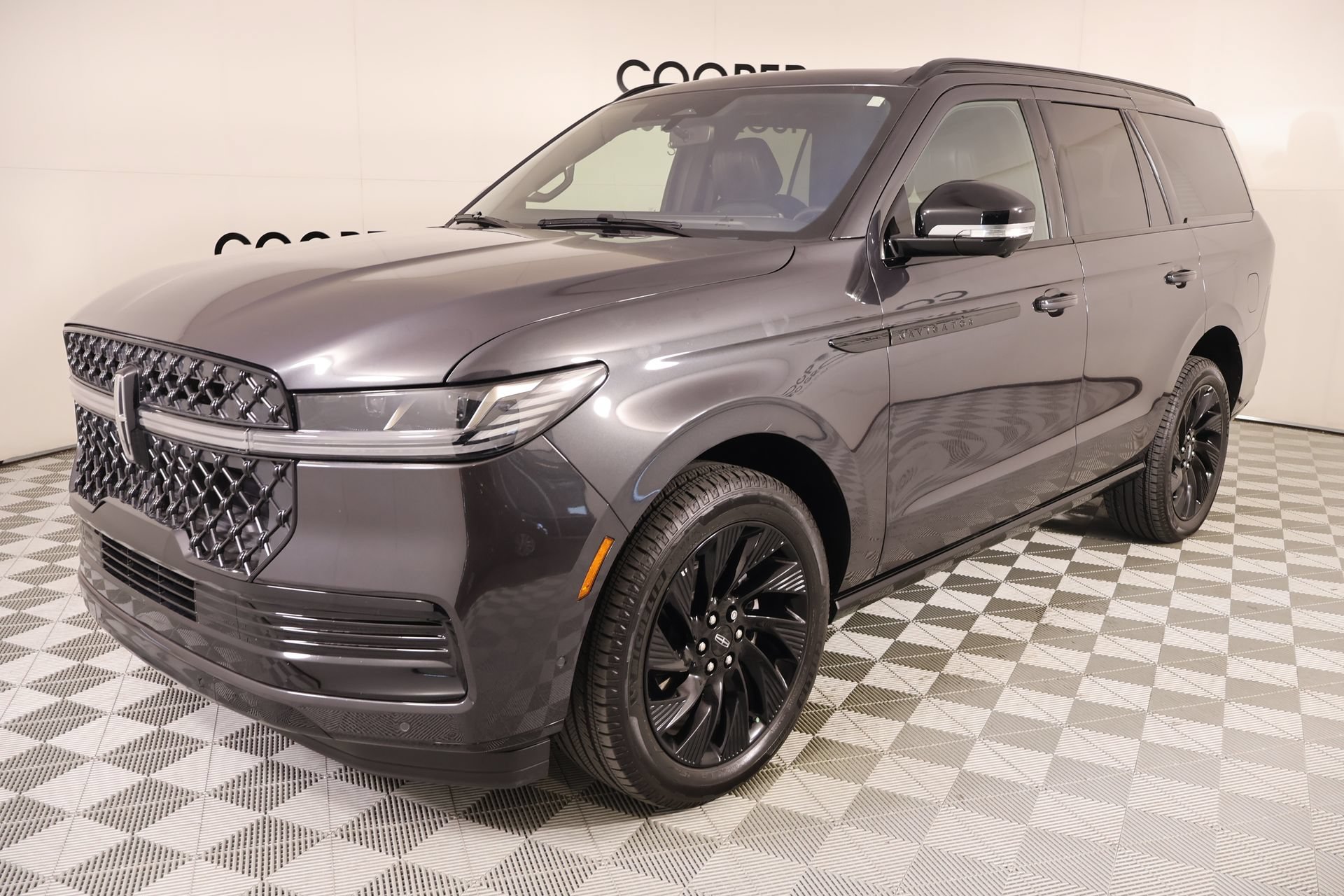 Used 2025 Lincoln Navigator Reserve w/ Jet Appearance Package AWD/4WD image 12