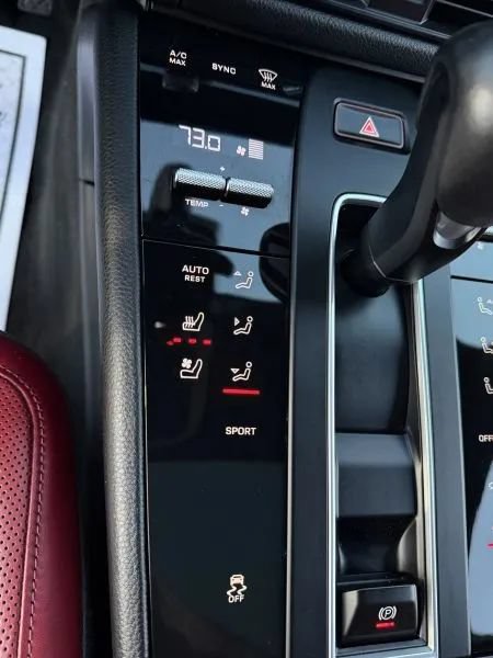 Used 2023 Porsche Macan AWD/4WD image 37