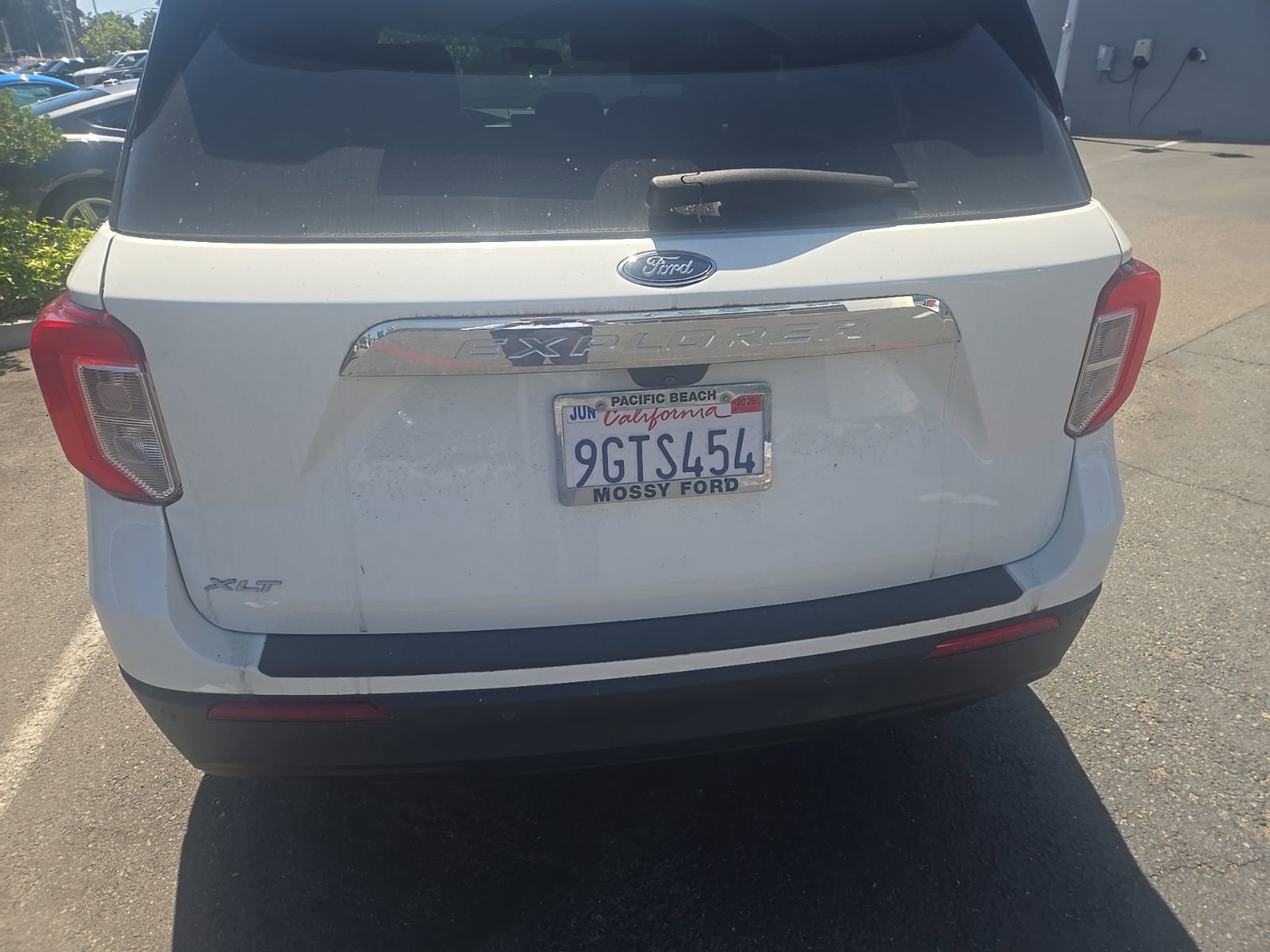 Used 2023 Ford Explorer XLT image 2