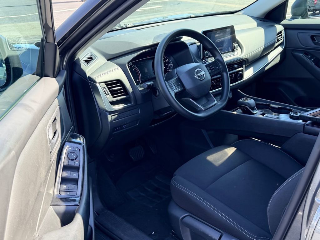 Used 2025 Nissan Rogue S AWD/4WD image 10