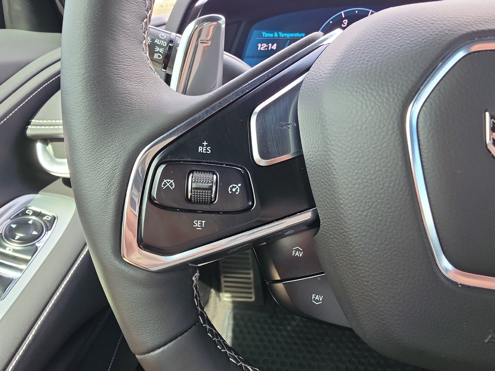 Used 2023 Chevrolet Corvette Stingray Preferred Cpe w/ Engine Appearance Package RWD image 21