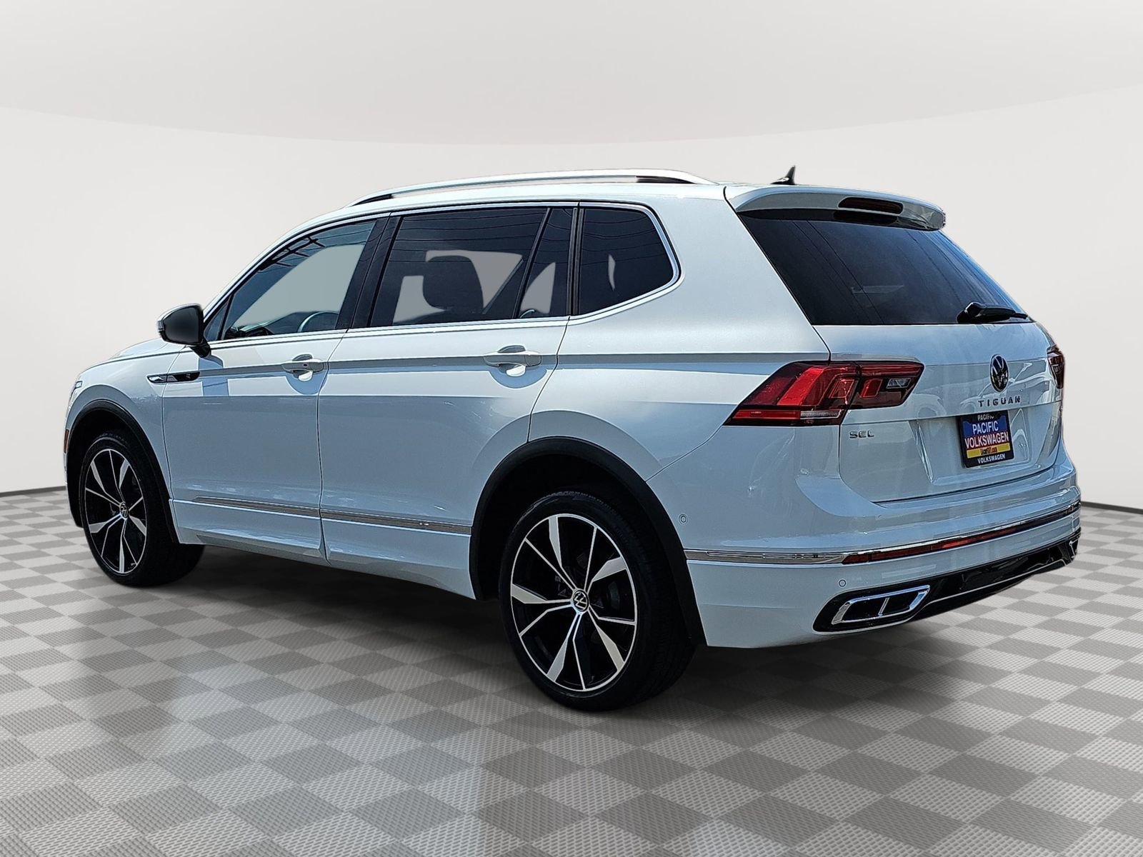 Used 2023 Volkswagen Tiguan SEL R-Line AWD/4WD image 7