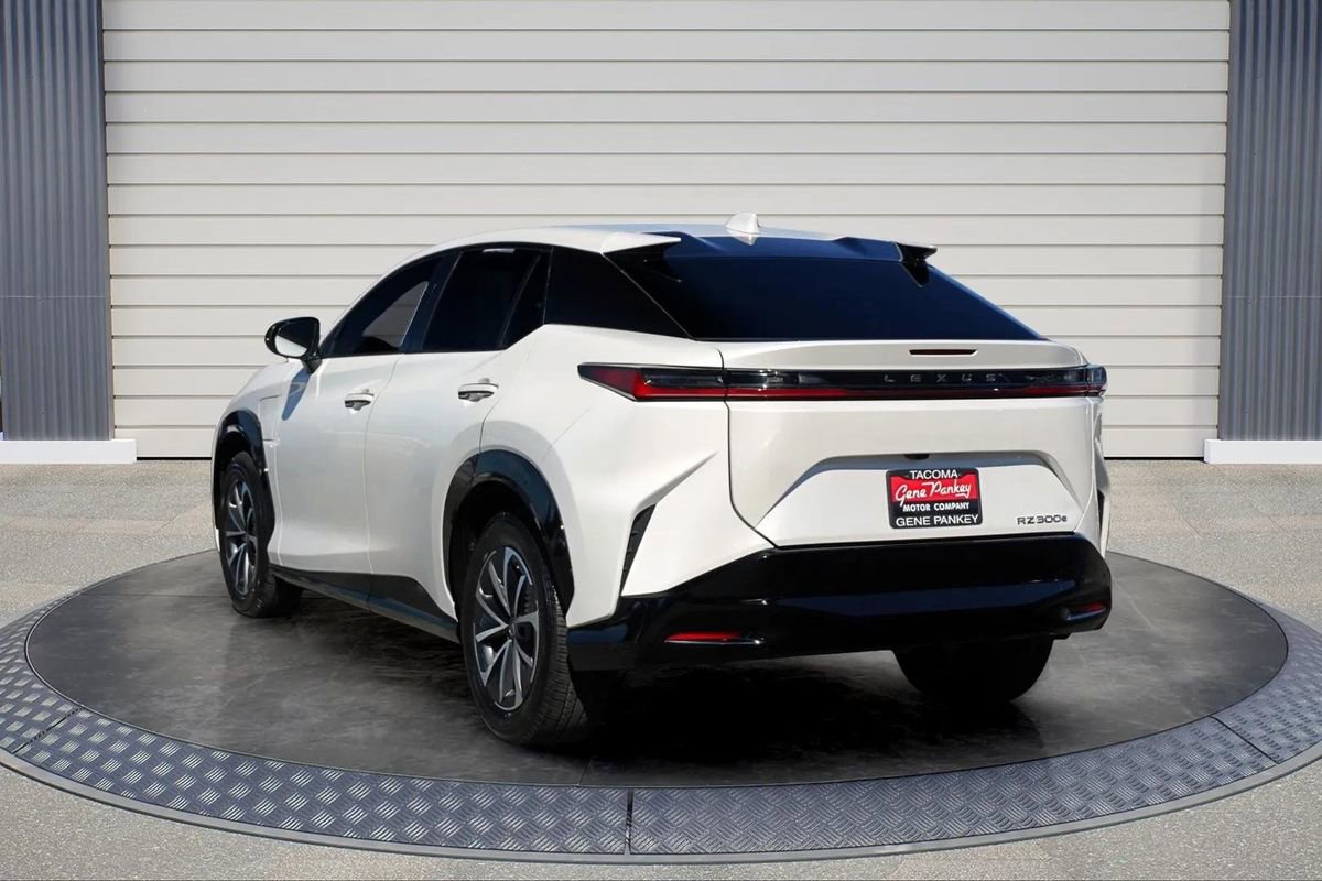 Used 2024 Lexus RZ 300e Premium image 5