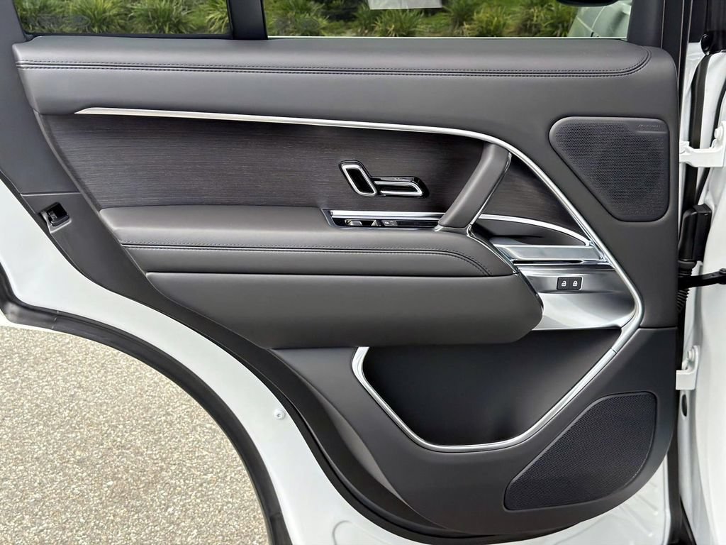 New 2026 Land Rover Range Rover SE AWD/4WD image 11