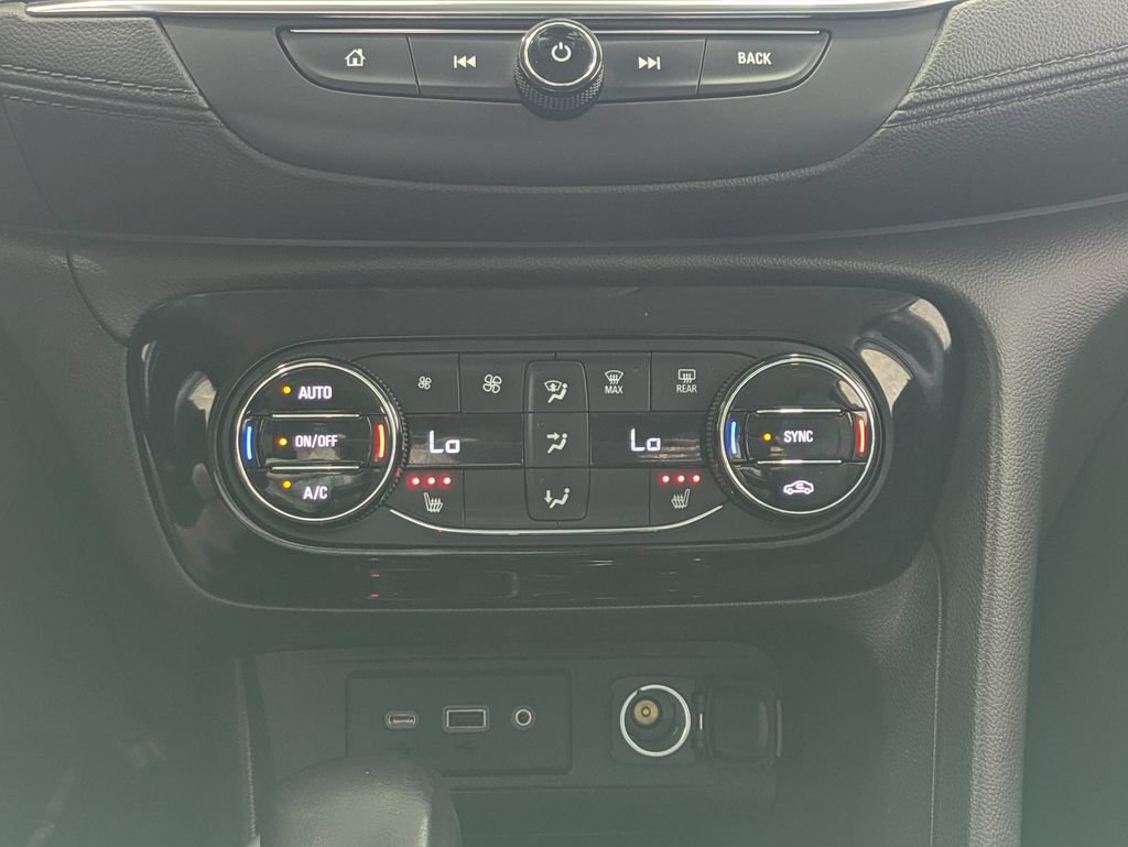 Used 2022 Buick Encore GX Select w/ Sport Touring Package FWD image 14