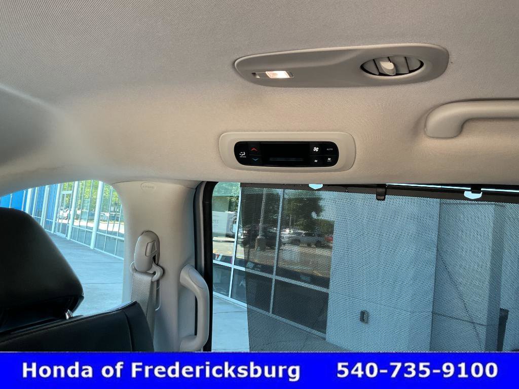 Used 2024 Chrysler Pacifica Touring-L FWD image 29