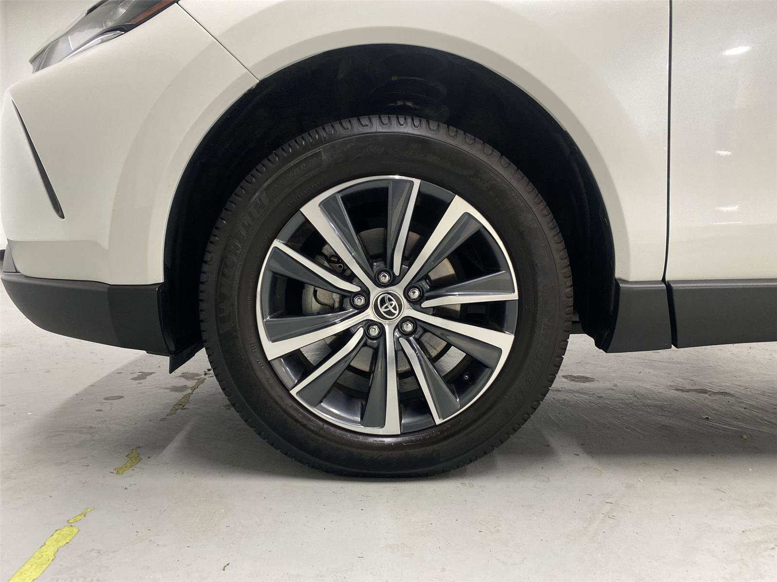 Used 2021 Toyota Venza LE w/ Carpet Mat Package (TMS) AWD/4WD image 22