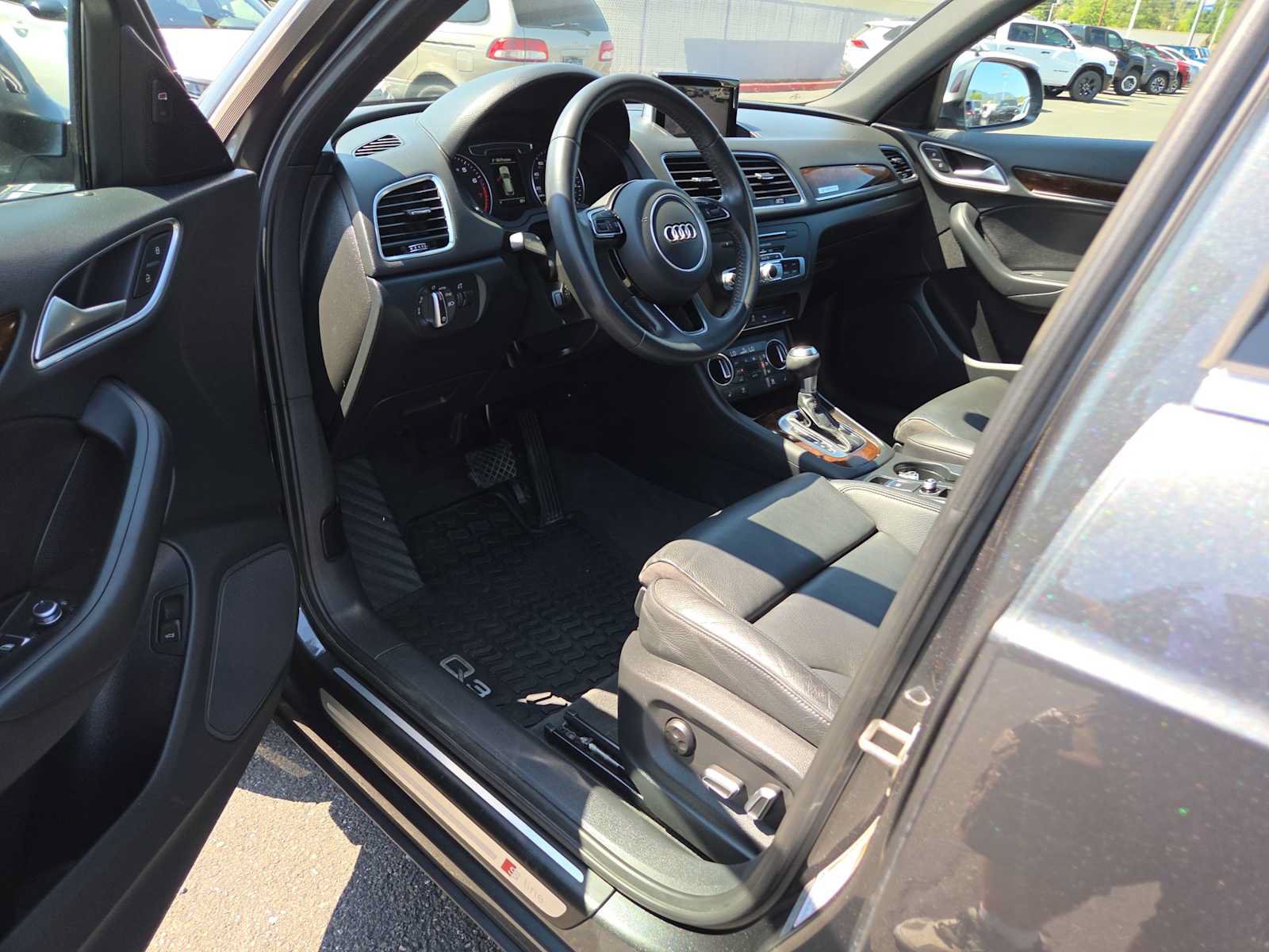 Used 2018 Audi Q3 2.0T Premium Plus w/ Premium Plus Package AWD/4WD image 10