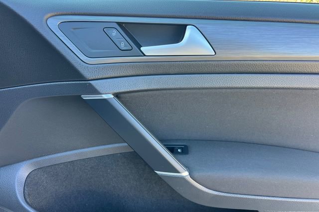 Used 2019 Volkswagen e-Golf SE image 20