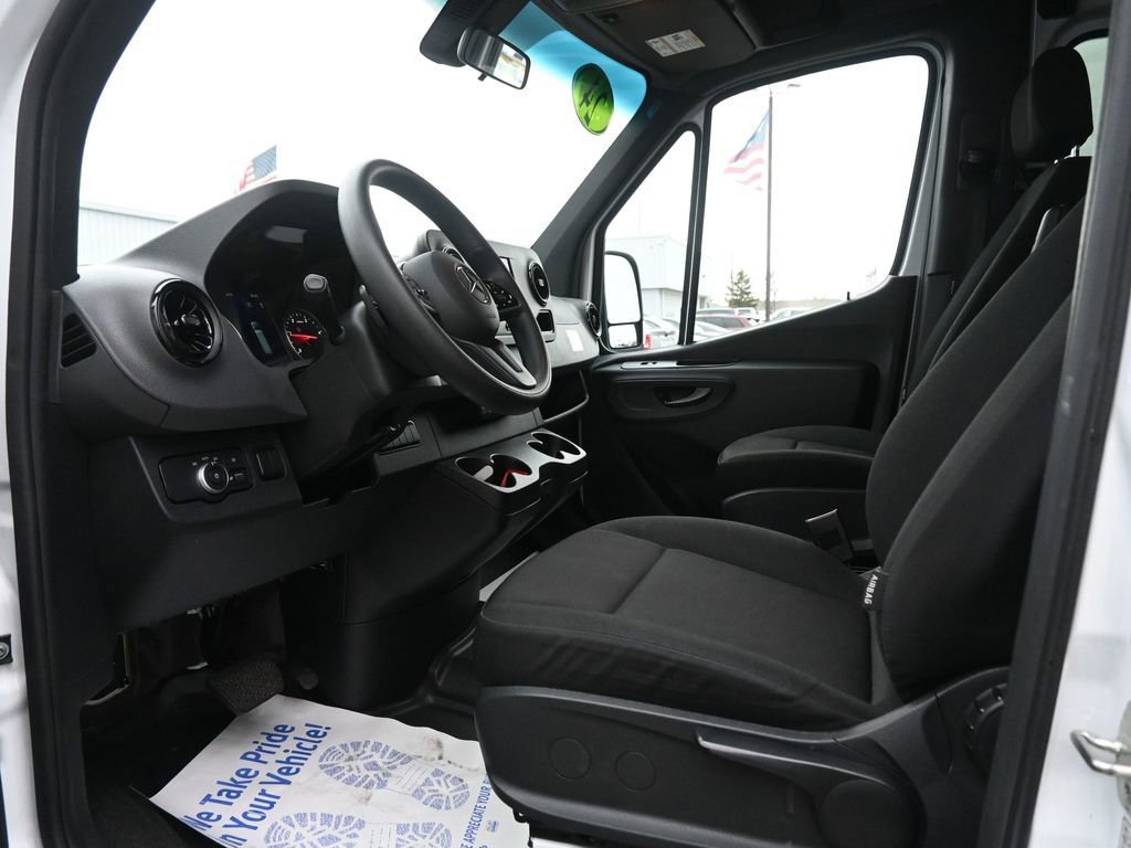 Used 2024 Mercedes-Benz Sprinter 2500 image 14