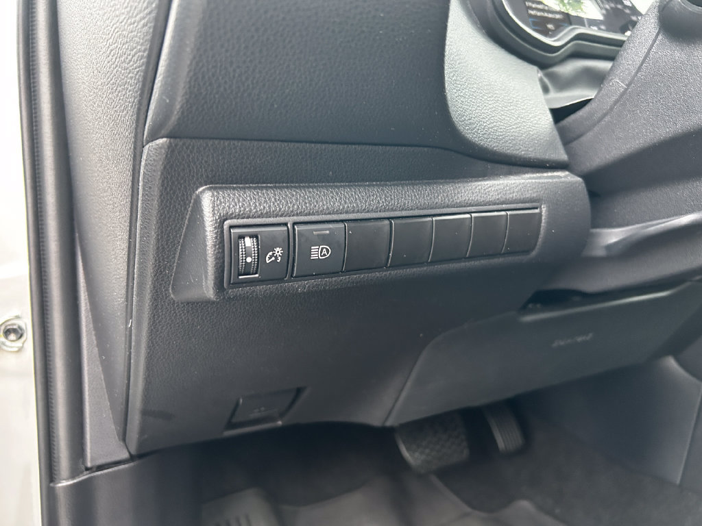 Used 2025 Toyota Corolla SE FWD image 13