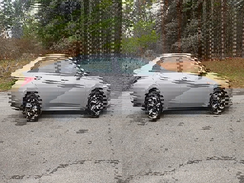 Used 2023 Hyundai Elantra SEL w/ Convenience Package image 6