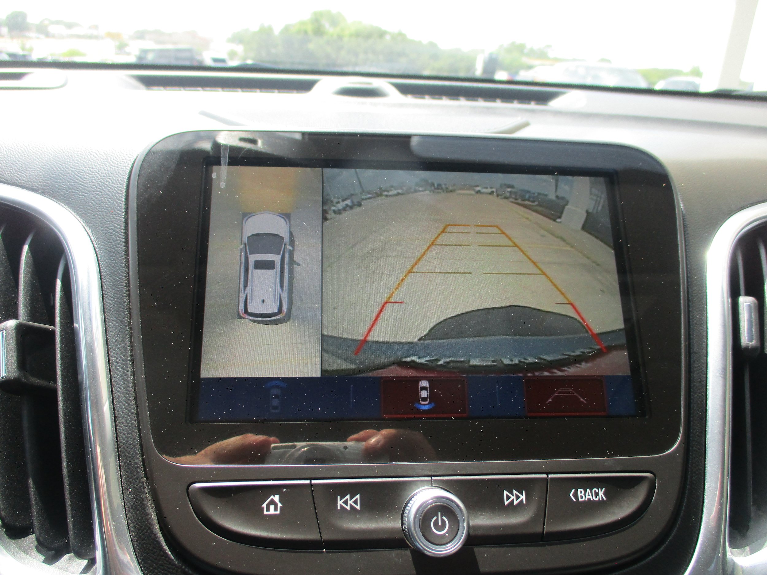 Used 2018 Chevrolet Equinox Premier FWD image 17