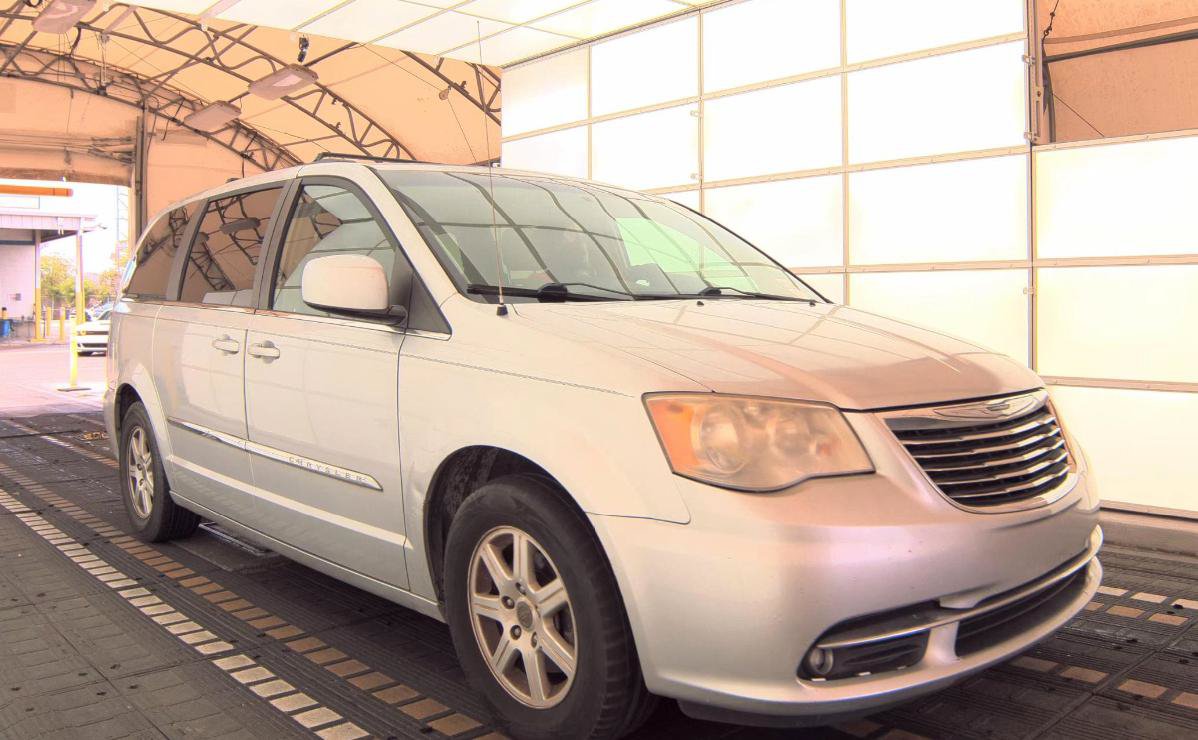 Used 2011 Chrysler Town & Country Touring FWD image 3