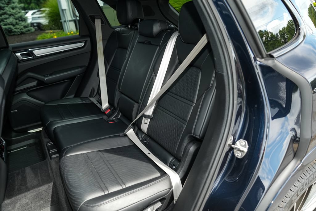 Certified 2023 Porsche Cayenne Platinum Edition AWD/4WD image 33