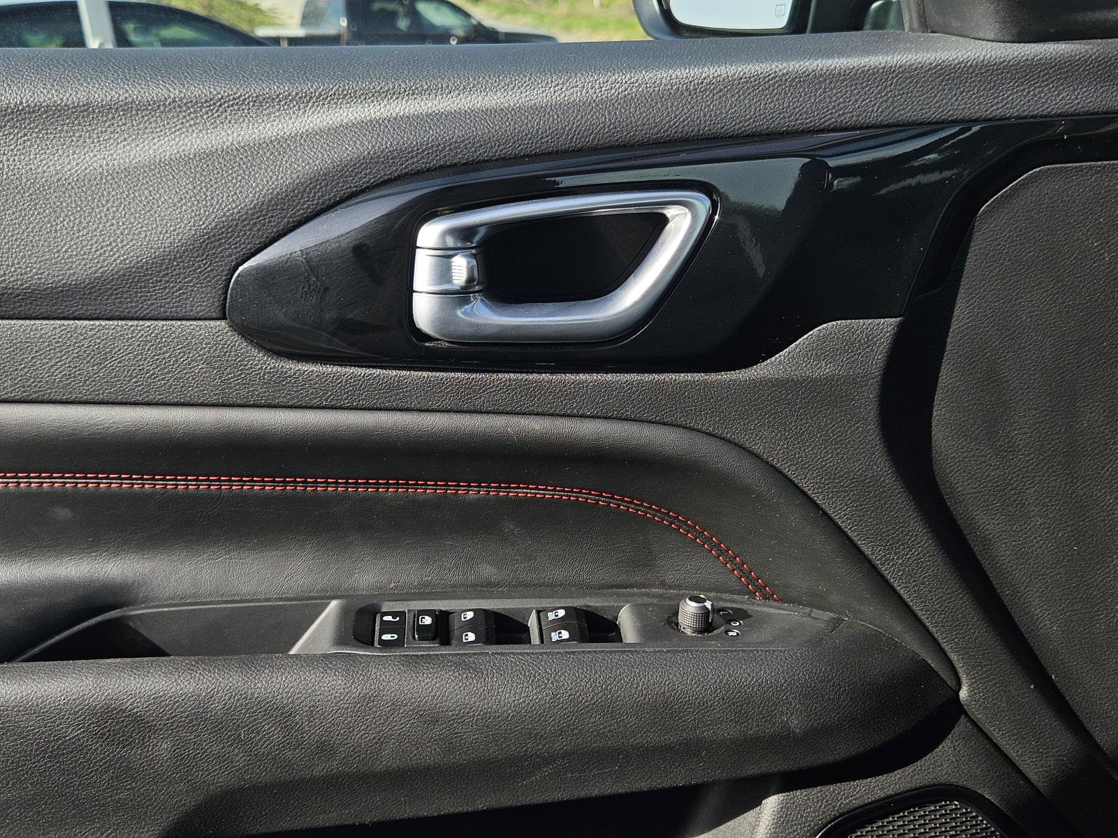 Used 2025 Jeep Compass Trailhawk image 24