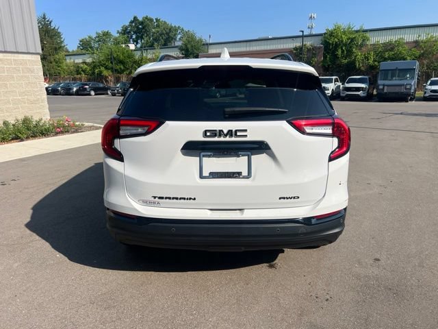 Used 2022 GMC Terrain SLT w/ Tech Package AWD/4WD image 5