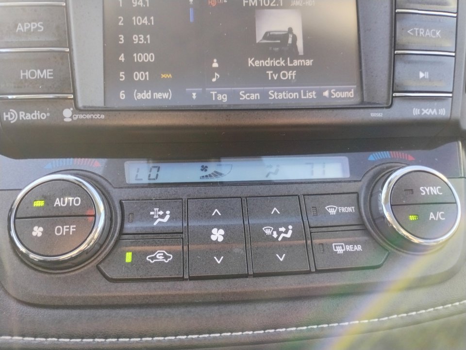 Used 2018 Toyota RAV4 XLE image 21