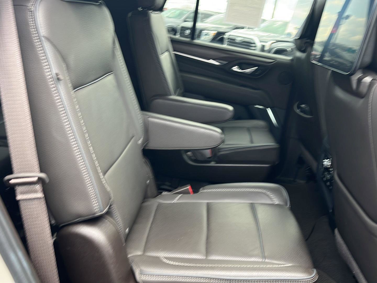 Used 2024 GMC Yukon Denali w/ Advanced Technology Package image 31