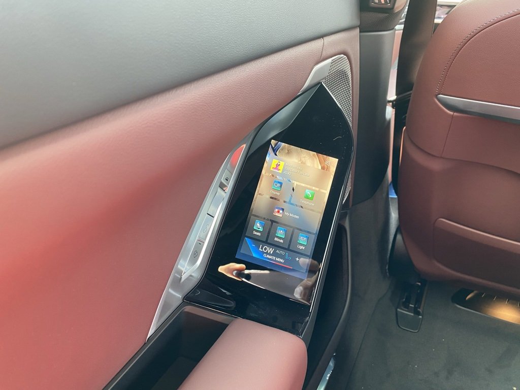 New 2025 BMW i7 xDrive60 image 8