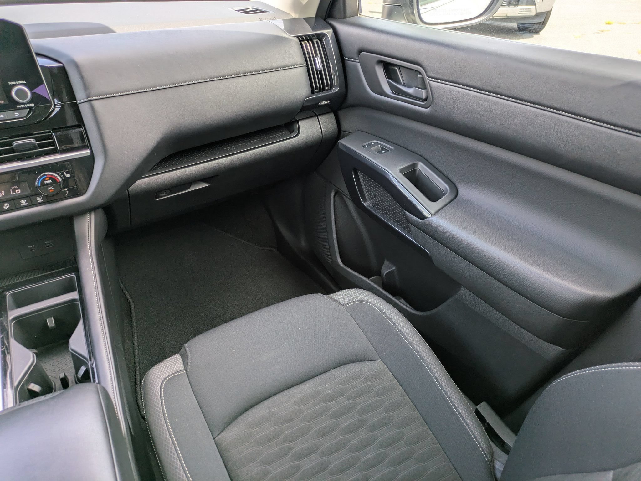 Certified 2024 Nissan Pathfinder SV FWD image 18