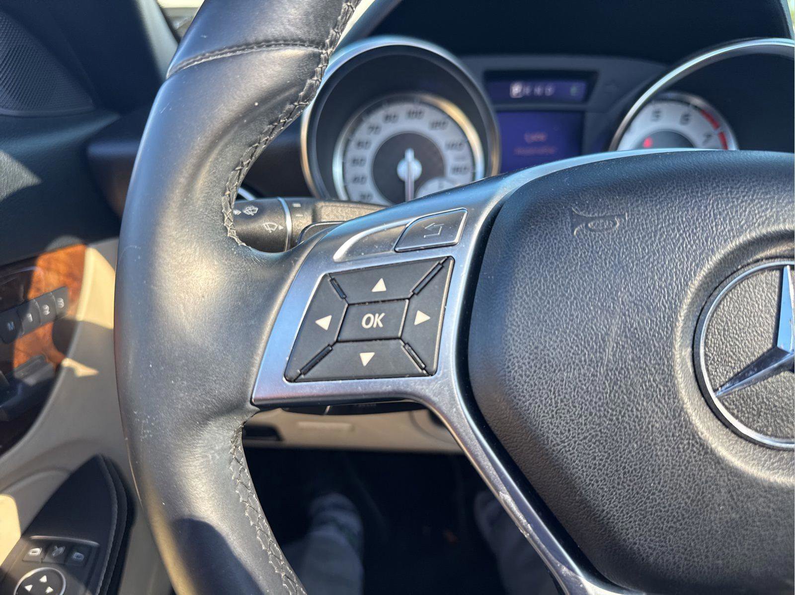 Used 2015 Mercedes-Benz SLK 250 w/ Premium Package image 23