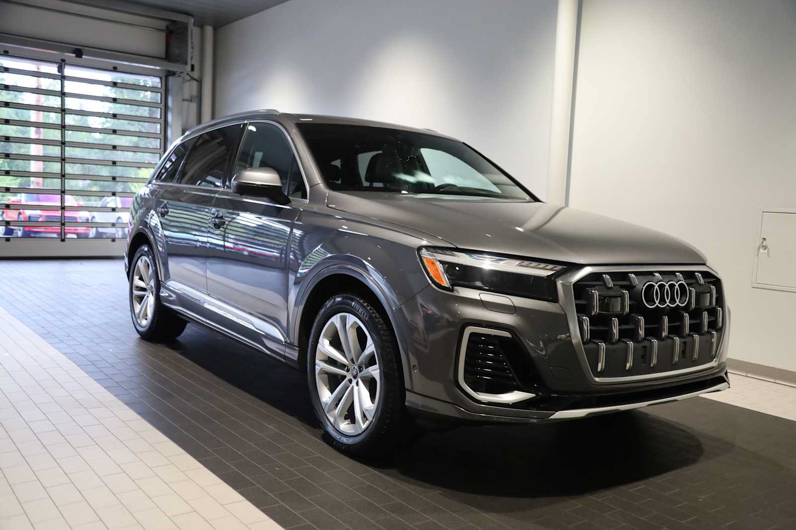 Used 2025 Audi Q7 3.0T Prestige w/ Prestige Package AWD/4WD image 9