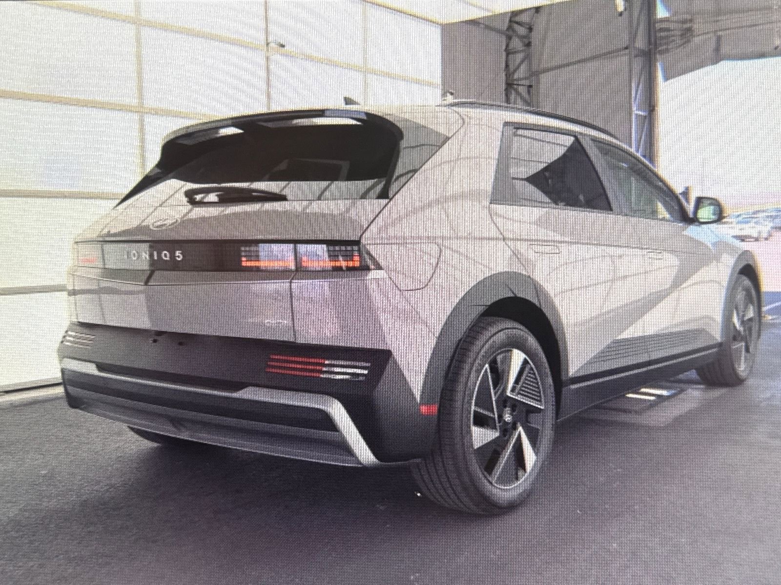 Used 2025 Hyundai Ioniq 5 SEL image 2