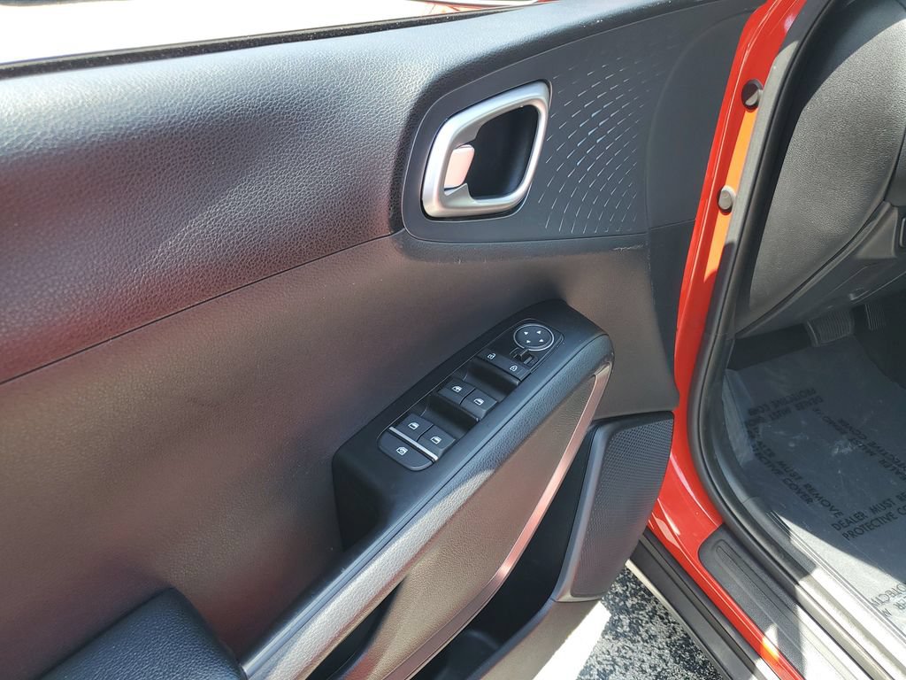 Used 2020 Kia Soul S FWD image 17