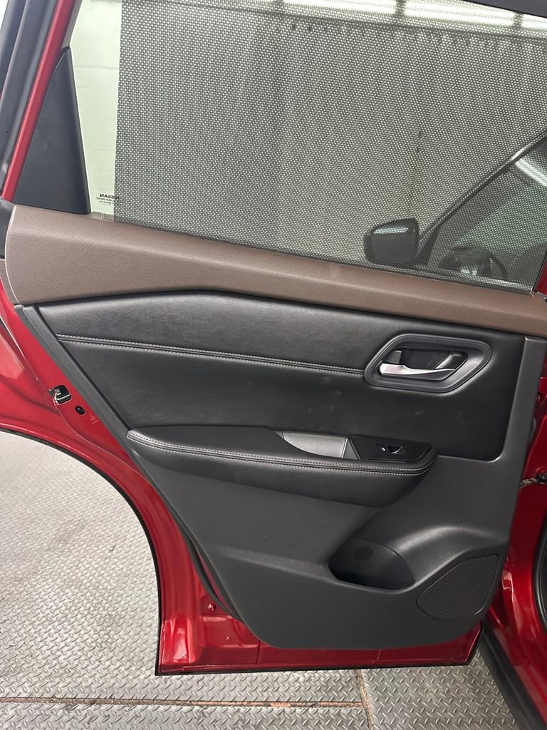 Used 2023 Nissan Rogue SV w/ SV Premium Package image 25