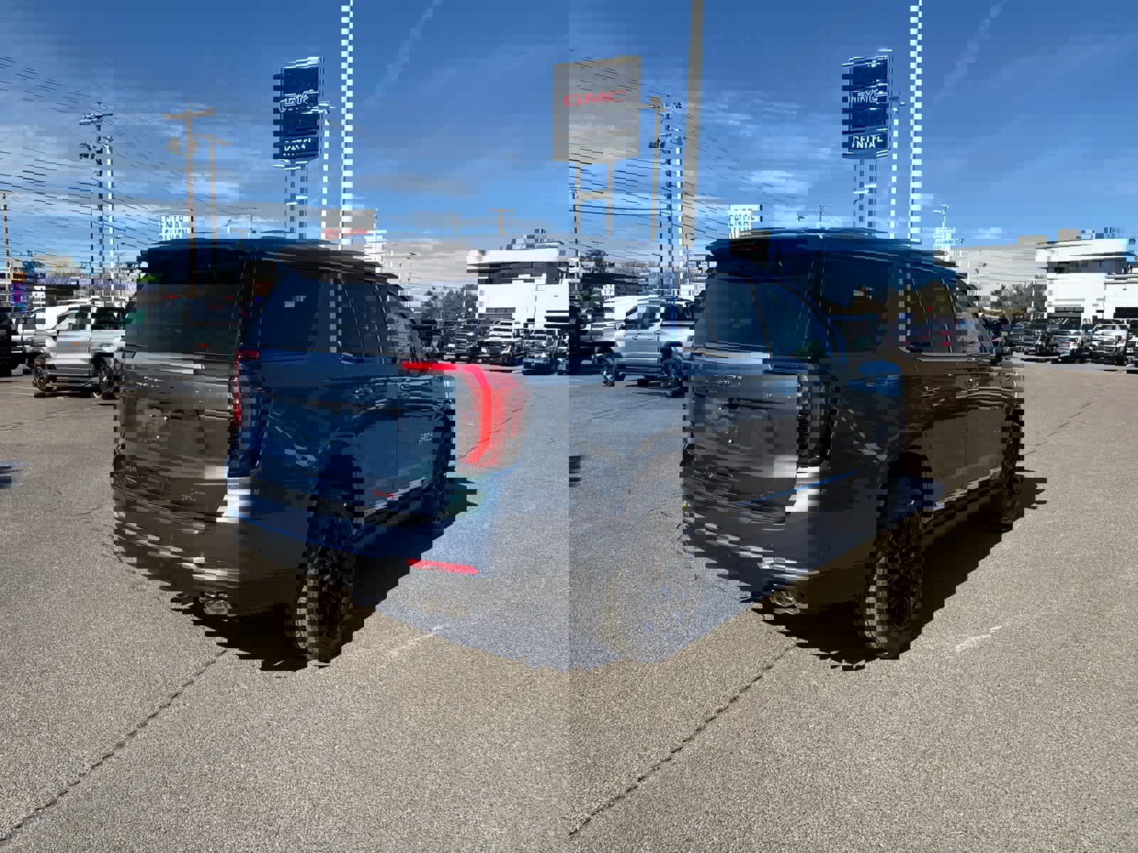 New 2026 GMC Yukon Denali w/ Sun & Power Step Package image 5