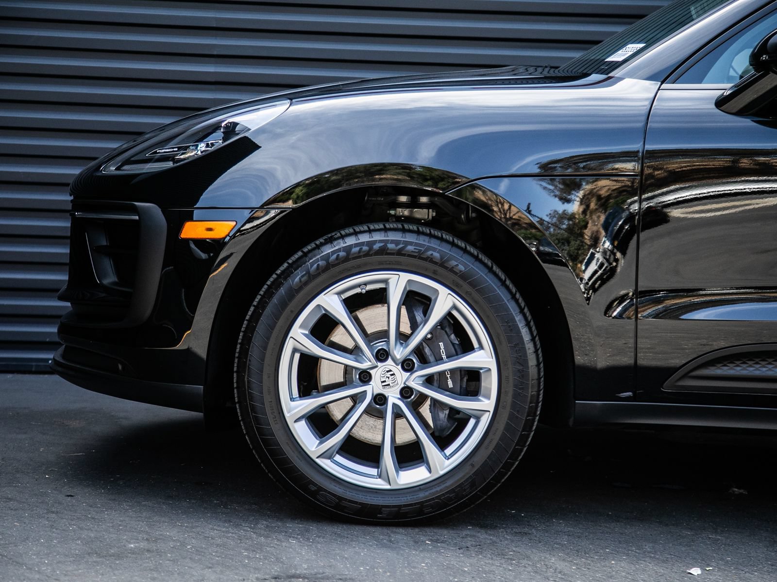 Certified 2026 Porsche Macan AWD/4WD image 11
