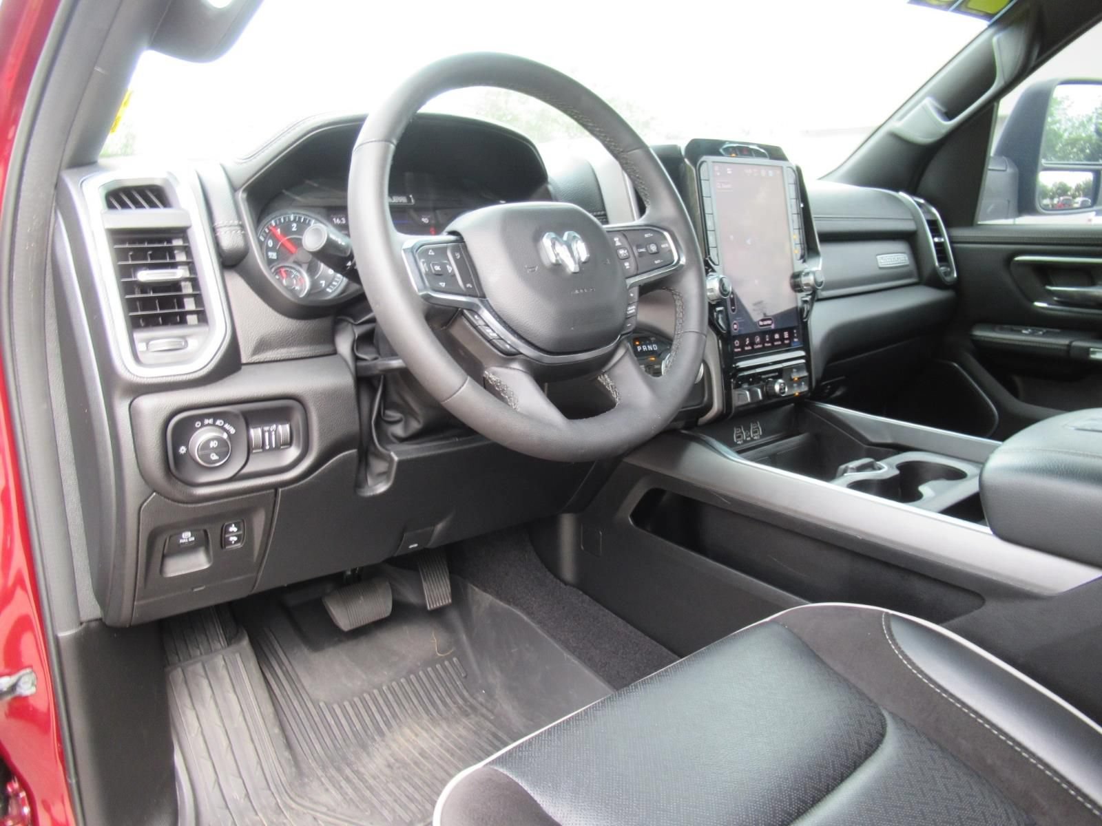 Used 2025 RAM 1500 Laramie w/ Sport Appearance Package AWD/4WD image 17