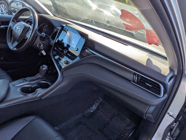 Used 2022 Toyota Camry SE image 6