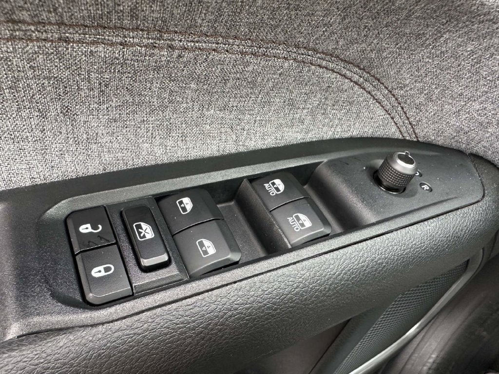 Used 2023 Jeep Compass Latitude AWD/4WD image 33