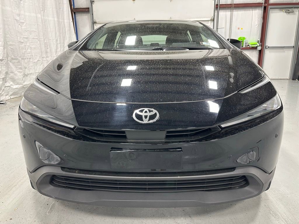 Used 2025 Toyota Prius LE FWD image 2