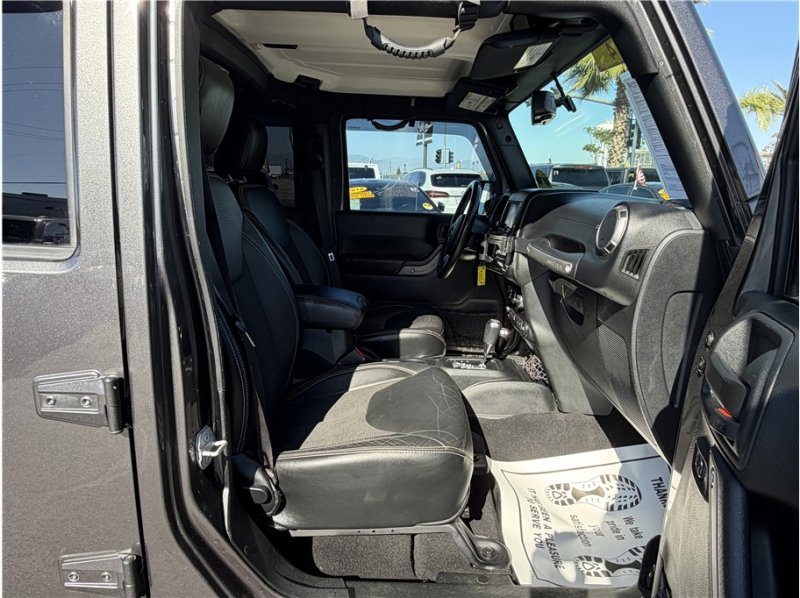 Used 2018 Jeep Wrangler Unlimited Sport image 26