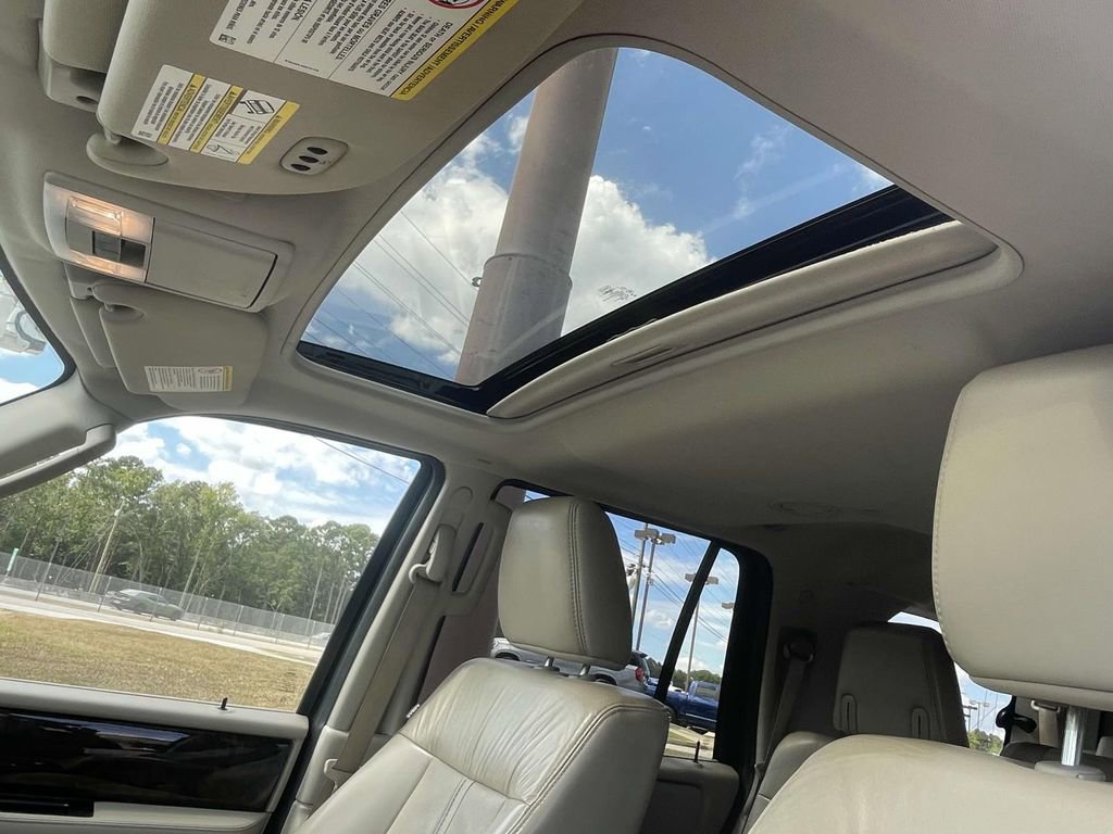 Used 2017 Lincoln Navigator Select image 15