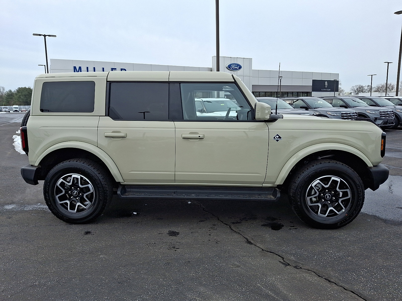 Used 2025 Ford Bronco Outer Banks image 7