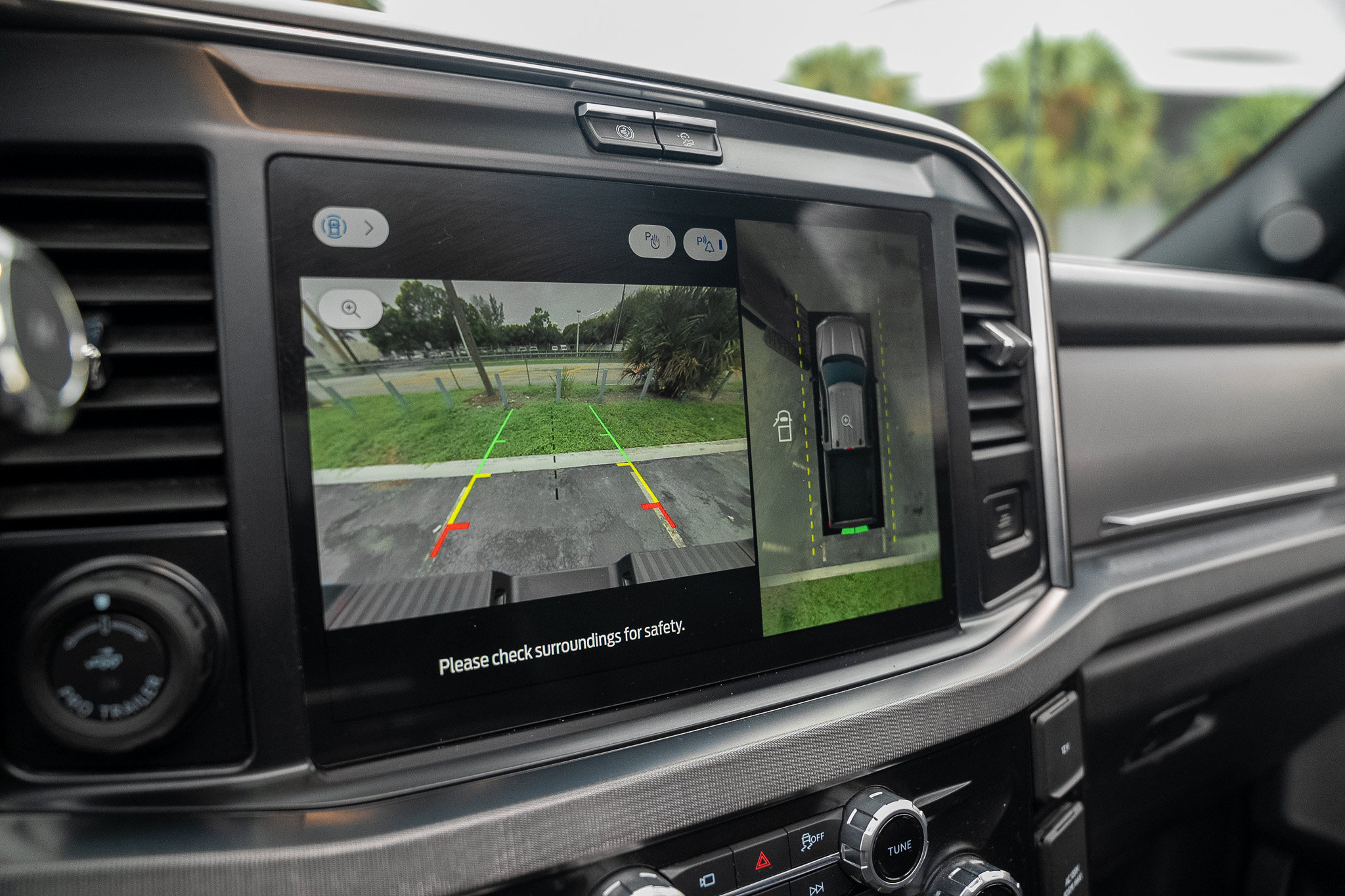 Used 2025 Ford F250 Platinum w/ FX4 Off-Road Package AWD/4WD image 49